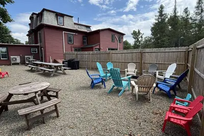 Image de 2 Bed Berkshire Apt minutes to Jiminy Peak Ski