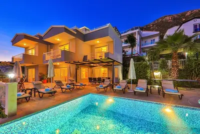 Spacious 4 Bedroom Villa for 8, Stunning Sea Views, Heated Infinity Pool, Kalkan