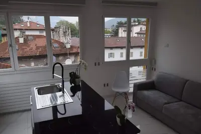 Modern Downtown Apartment Near Historic Center