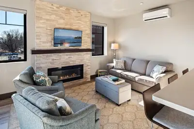 Image de Downtown Living, Waterfront & Marina, Sandcreek Lofts