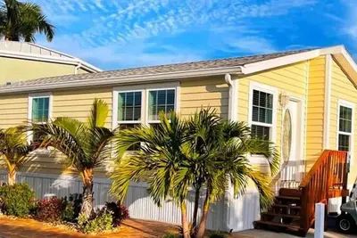 Image de Nettles Nest. . . newly built. . Your Sanctuary on Hutchinson Island. . a Hidden Gem!