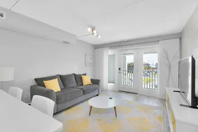 Image de After a sun soaked day on Navarre Beach, come back to relax at Sun Cottage!