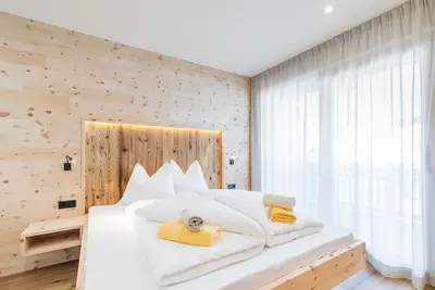 Image de Apartment with spacious balcony and wonderful view.