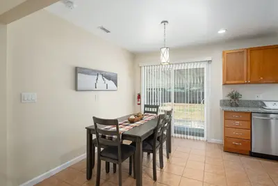 Image de Comfy, Upgraded 3b\/1Bth w Great Access to Airport