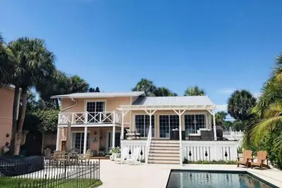 Image de Adorable Cottage On Casey Key