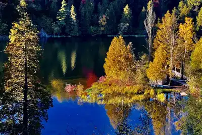Image de Enjoy the beautiful views of the Muskegon River near Hardy Dam and Dragon Trail