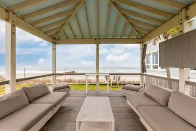 Image de Oceanfront Private Home on Folly Beach! Screened Porch & Open Sundeck!