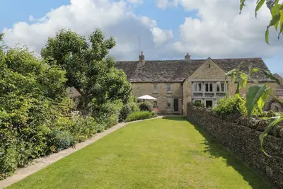 Image de Little Owl Barn, pet friendly, with a garden in Burford