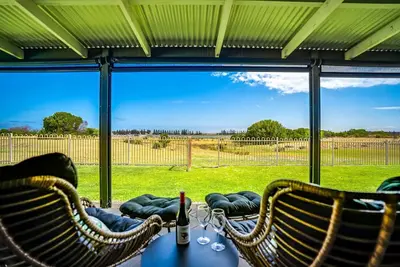Image de 14 Excelsior Pde - Pets Negotiable - Waterviews
