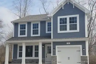 Image de Newly Built Home in Beautiful South Haven