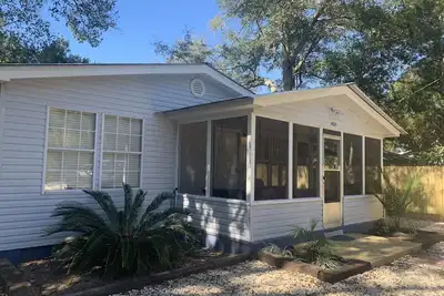 Image de Carrabelle Snapper Shack, sleeps 7. Five min to Carrabelle beach, hot tub!