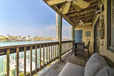 Image de Bright and Breezy Condo, 2 Mi to Whitecap Beach!