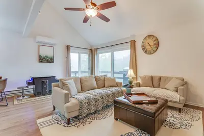 Image de Charming 2021 renovated townhouse, great location!