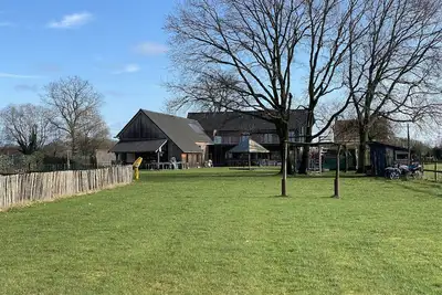 Image de Ferme ancienne avec jardin géant