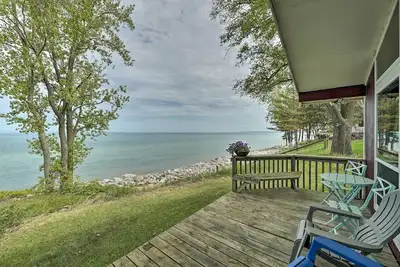 Image de Lakefront Cottage Near Wineries + State Parks!