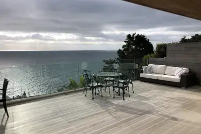 Image de “Seawards”. House with panoramic sea views, set directly above the Sw Coast Path