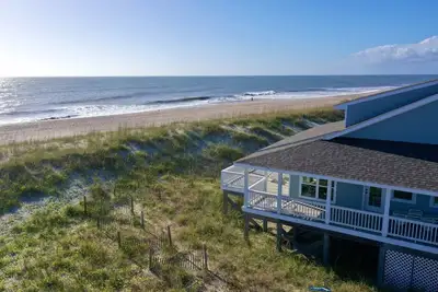 Image de Secluded Oceanfront Home, Amazing Sunsets, Steps from Beach, Wrap Around Deck, Bhi/Shoals Clubs+Golf