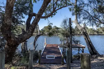 Image de Retreat on the Murray. Riverfront modern home with private jetty.