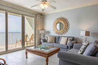Image de ***Beautiful 7th floor 3br 2ba At The Low Density Marisol W/ Beach Chairs! ***