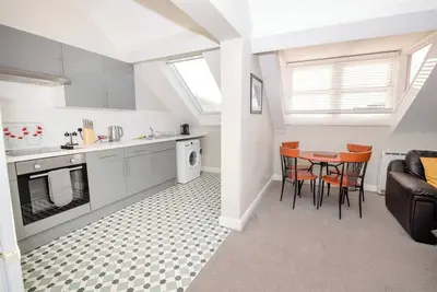 Image de Top Floor - Sea & Castle Views & Parking Space!