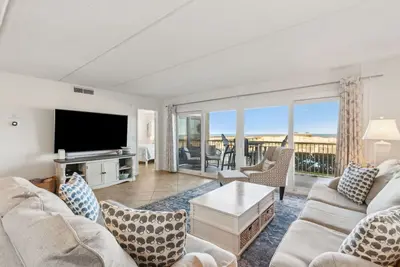 Image de Direct Pool and Oceanfront Views | Ground Level Amelia By The Sea | Exclusive Access to the Pier