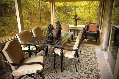 Image de 3 Bedroom Cottage with Private Shared Sandy Beach! !