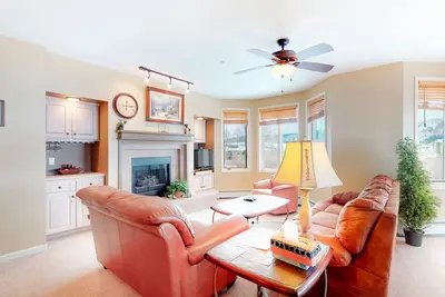 Image de Ideal Mountain Condo Near the Mountain W/ Shared Pool/Hot Tub & Private Patio