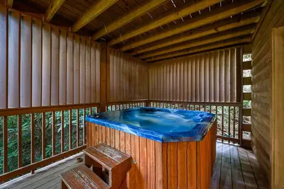 Image de Free Attractions | Spacious, Fireplace, Grill, Hot Tub, Minutes to Downtown