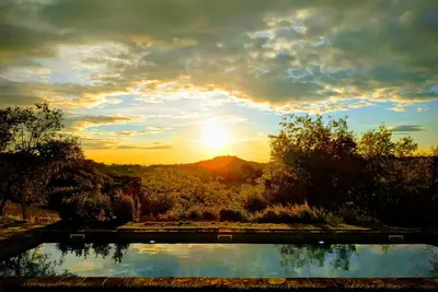 Image de Maison toscane avec piscine dans le Chianti près de Florence: une vue imprenable