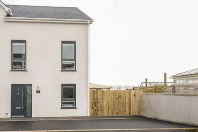 Image de The Sandy Bee, pet friendly, country holiday cottage in Benllech