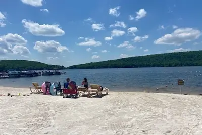Image de Lake Club Resort is open-5 Bd Rm, private hot tub. Make great memories!