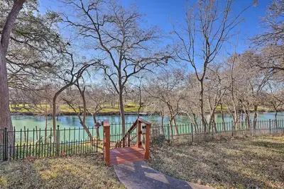 Image de Pet-Friendly Seguin Retreat w\/ Deck & River Views!