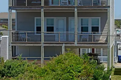 Image de Spacious House with prime Beach access