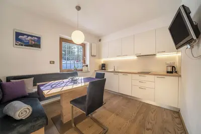 Image de Appartement \"Hirzer\" près de la station de ski avec vue sur la forêt, Wi-Fi et jardin partagé