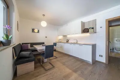 Image de Appartement \"Kratzberg\" près de la station de ski avec vue sur la forêt, balcon et jardin partagé