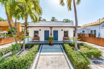 Image de Bright Key West House with Private Pool, Gas Grill, W/D, Central Ac, & Free WiFi