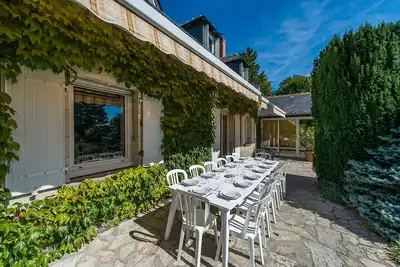 Image de The Yellow House - large gite with swimming pool - table football
