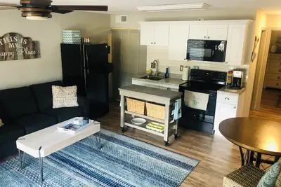 Image de Beautifully Remodeled Waterfront Condo!