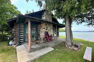 Image de *New* Desirable spot on Walloon Lake! ! Friday to Friday