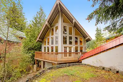 Image de Sunny, Ski-in\/Ski-Out Getaway w\/ Free WiFi, Mountain Views, & a Game Room