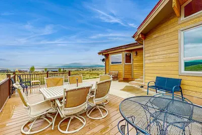 Image de Beautiful Home with WiFi, Wood Stoves, Private Washer\/Dryer, and Mountain Views