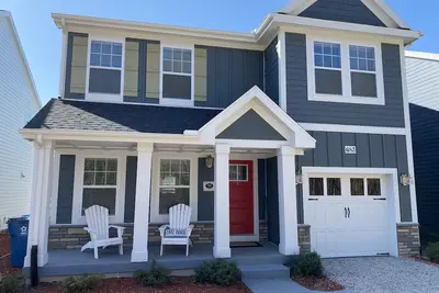 Image de Beach inspired vacation home with new pool, hot tub & pool house for our guests!
