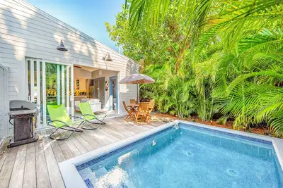 Image de Bright Duplex with Private Heated Pool, Central Ac, WiFi, & Private Washer/Dryer