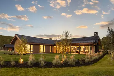 Image de Modern Luxury - Steps to the Provo River