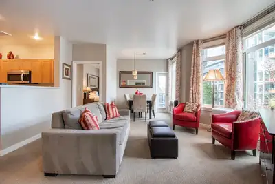 Image de Stunning 2 Bedroom 2 Bath Home in Seattle!