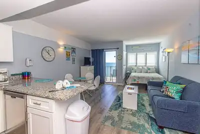 Image de Fully Updated Direct Ocean Front Studio with Panoramic Views Palace Resort 602