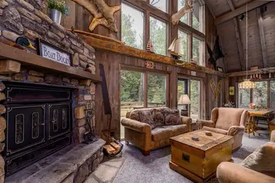 Image de Rustic, cozy log home vacation retreat near Sister Bay.