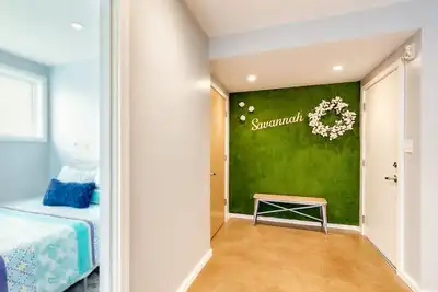 Image de Walk to Forsyth Park & River St - Charming Historic Building + Private Balcony