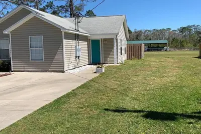 Image de Bay Blue Quiet Pet Friendly home just less than mile to bay w/ huge fenced yard