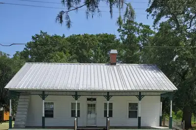 Image de Teen's Belle Maison (house) in Pierre Part\/Belle River, La with water frontage.